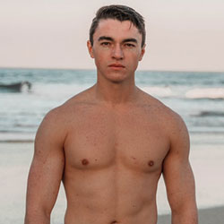 muscular man bau-kaminski